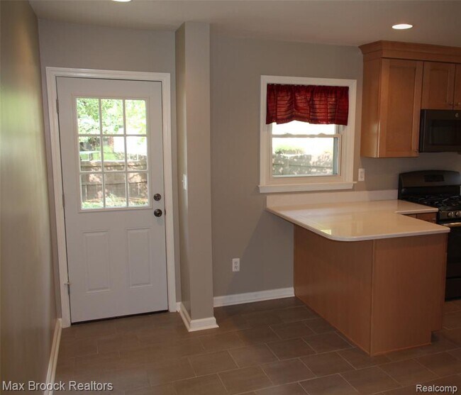 Building Photo - 32349 Sheridan Dr