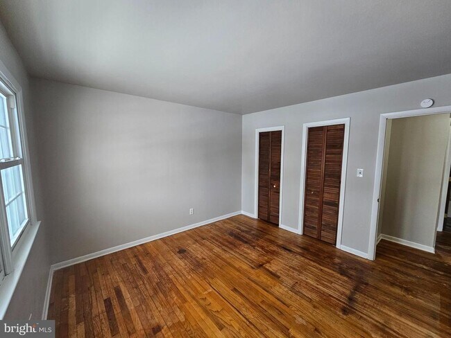 Building Photo - 1317 Garfield Dr