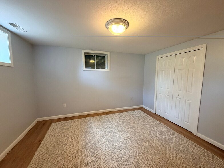 Building Photo - 18 Colonial Dr