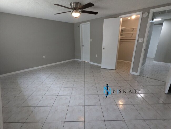 Building Photo - 3/2/1 1412 Sq. Ft. home with renovated kit...