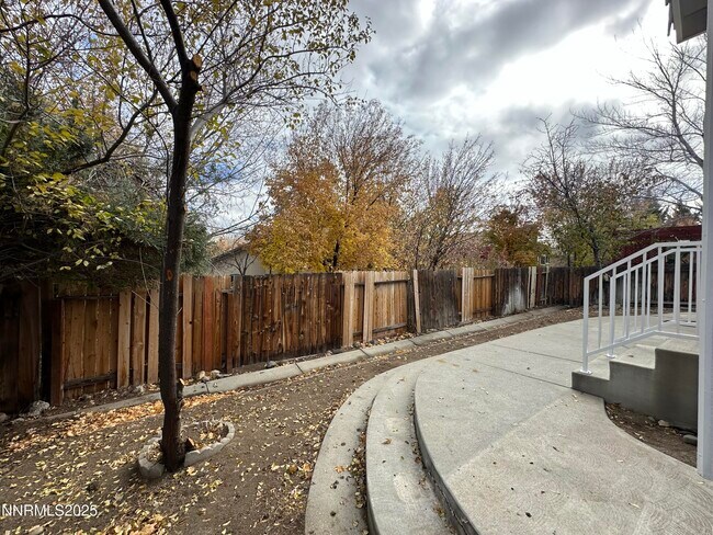 Building Photo - 6136 Greenbrook Dr