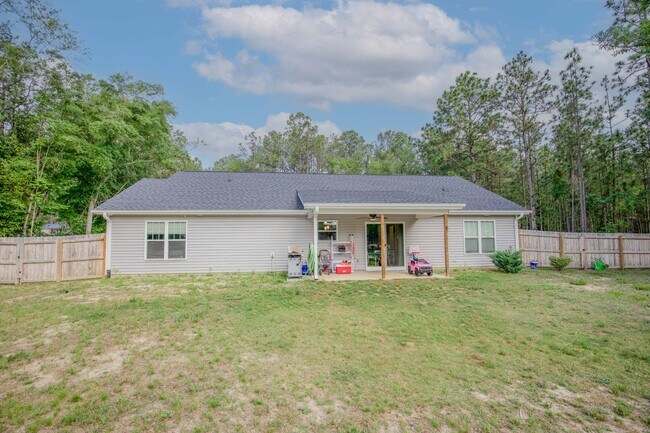 Building Photo - The perfect home! * *Coming up soon!!!!!**