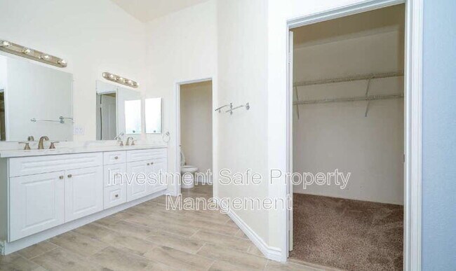Building Photo - 39945 Temecky Way