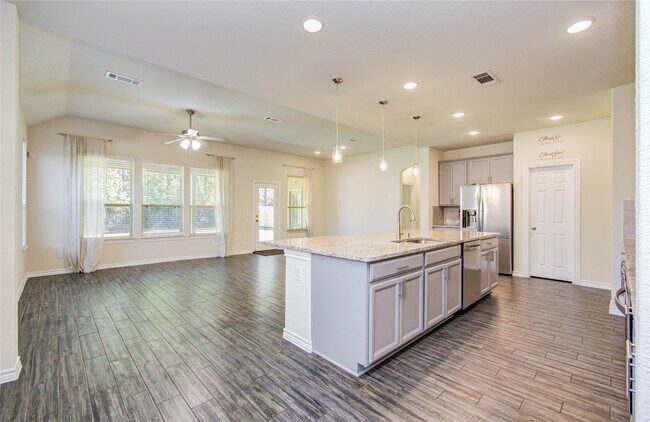 Building Photo - 27817 Ellie Oak Ln