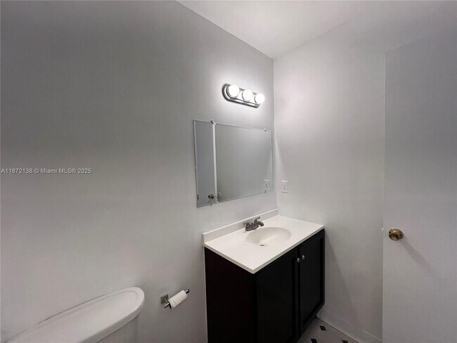 Building Photo - 1255 SW 46th Ave