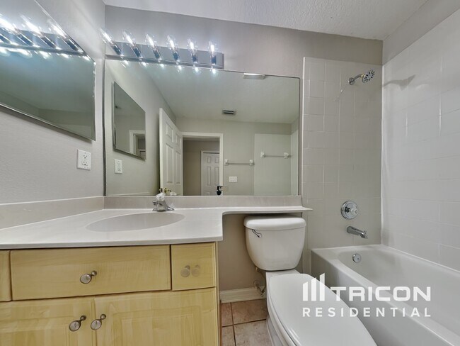 Building Photo - 5547 Braddock Dr