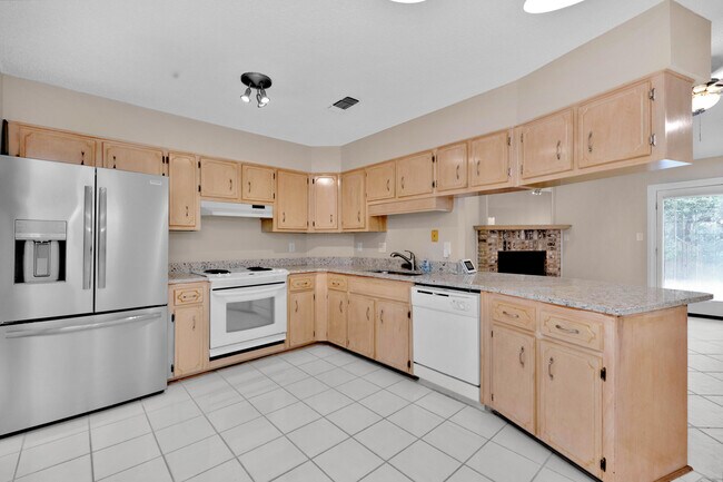 Building Photo - 3213 Desert St