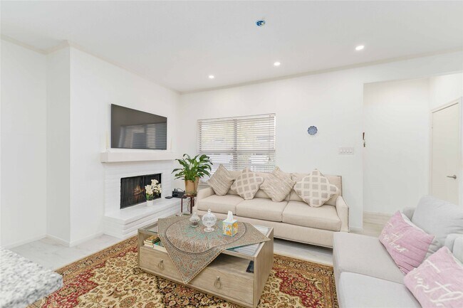 Building Photo - 710 Bering Dr