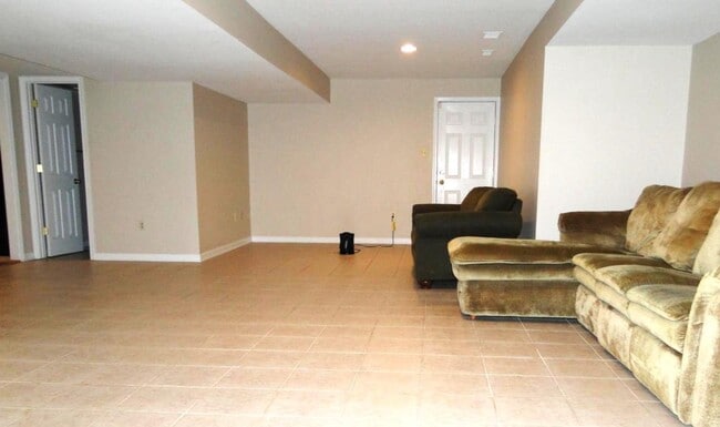 Building Photo - 2009 Willow Glen Ct