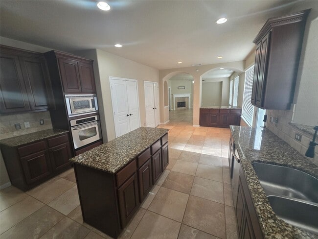 Building Photo - 2520 Garnetfield Ln