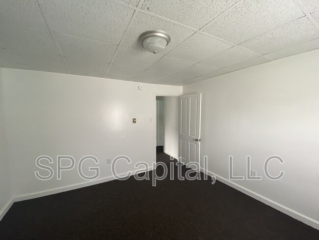 Building Photo - 112 N York St