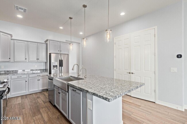 Building Photo - 2072 E Lantana Dr