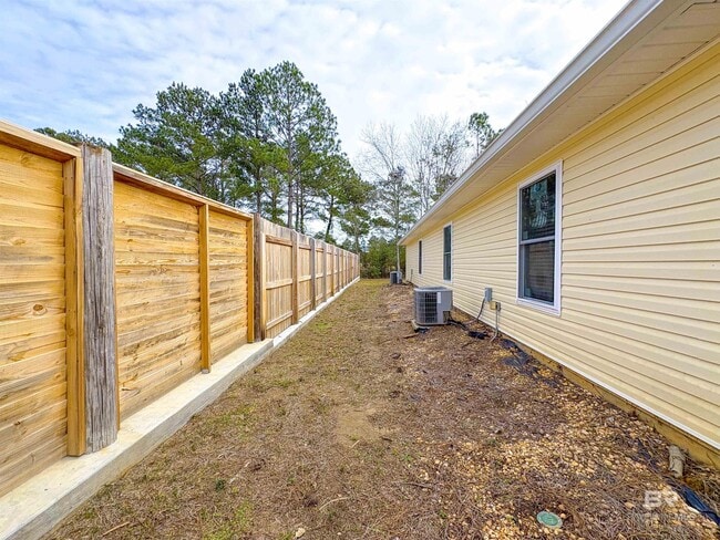 Building Photo - 5652 Dee St