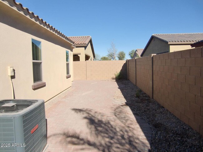 Building Photo - 3535 S Jasmine Dr