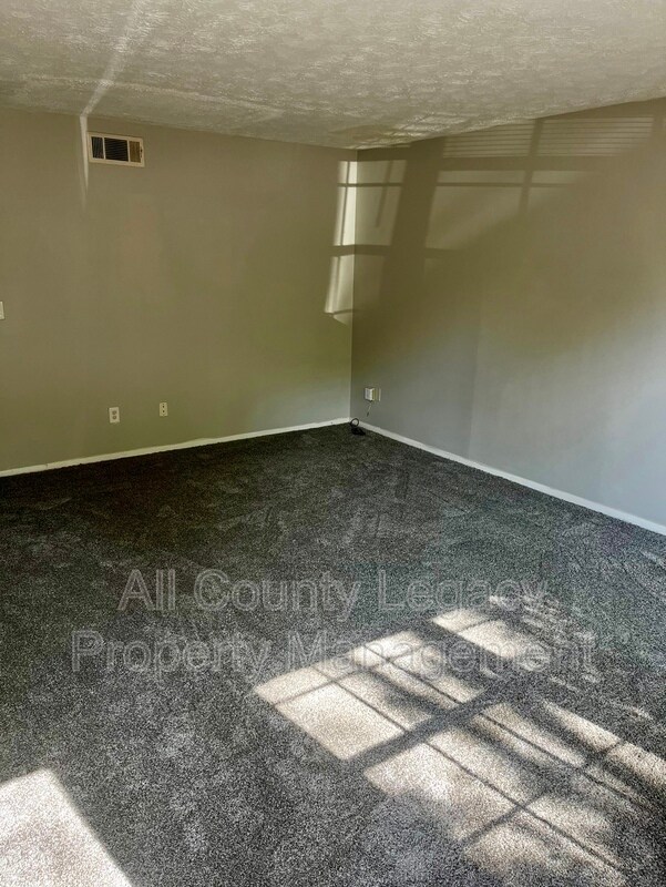 Building Photo - 2946 Spruce Cir