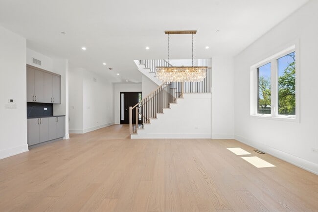 Building Photo - 9214 Washington St