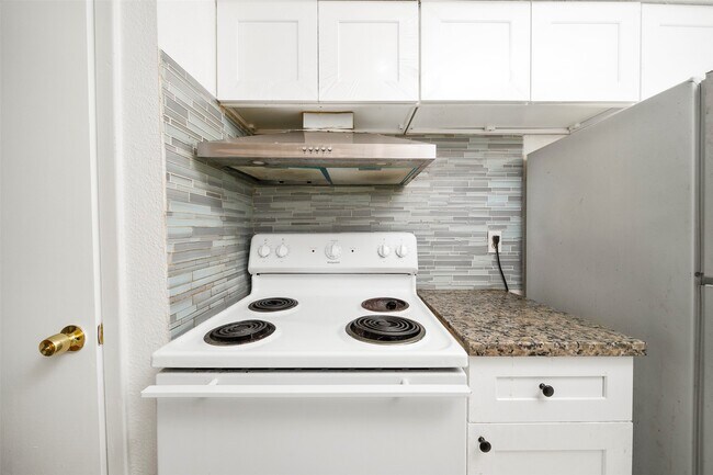 Building Photo - 6201 Ranchester Dr