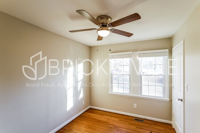 Building Photo - 813 Highbury Dr