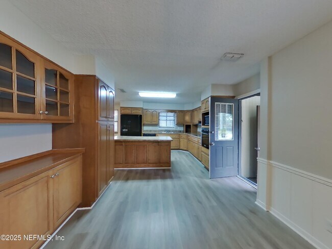 Building Photo - 8588 Lamanto Ave N