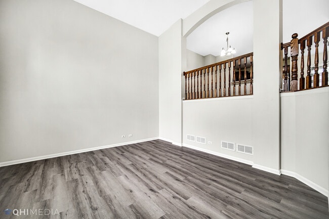 Building Photo - 611 Grosvenor Ln