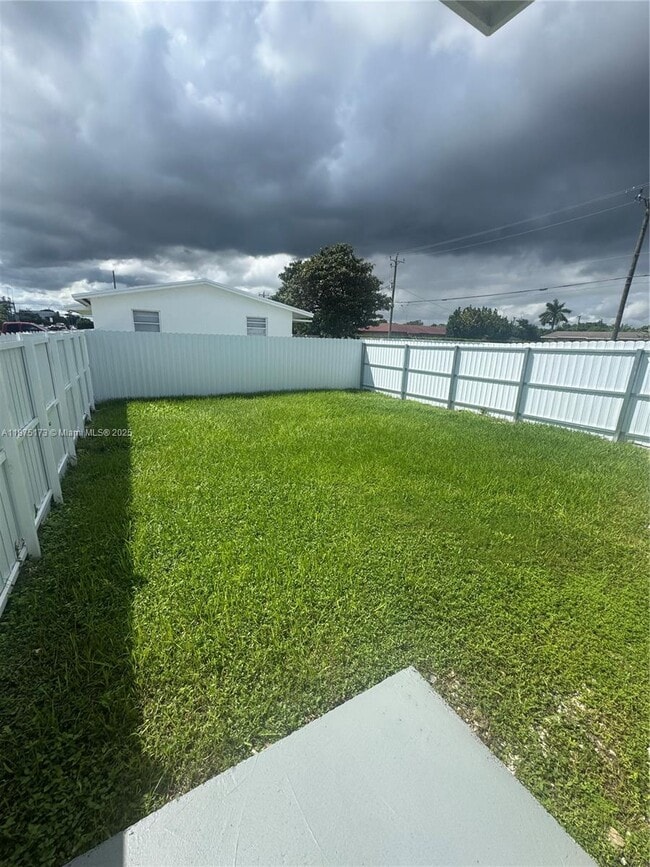 Building Photo - 18350 SW 105th Ave