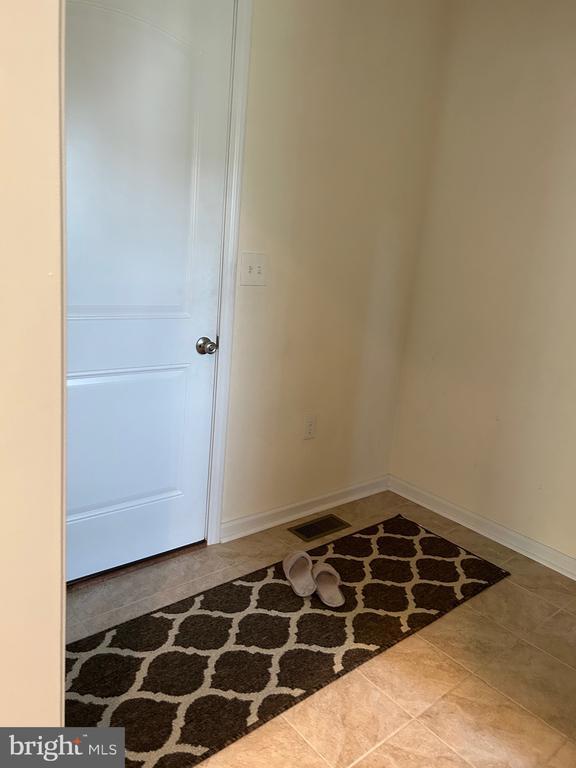 Building Photo - 8366 Leighburn Dr