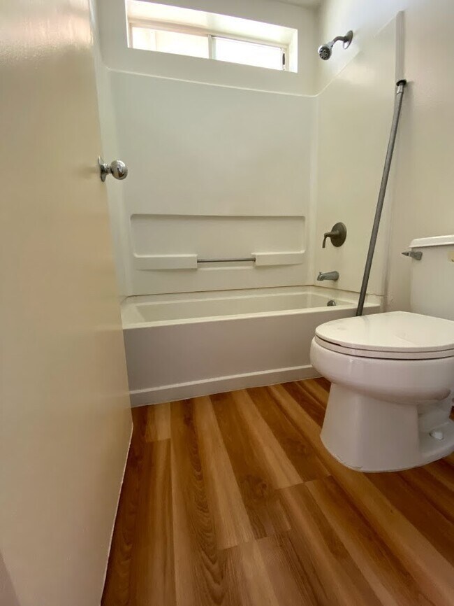 Building Photo - Desirable Lombard Way in Ewa, 3 Bed 2.5 Bath w/ 2 Car garage, Newer unit, Pet Negotiable