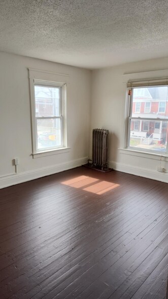 Building Photo - 3037 Broad Ave