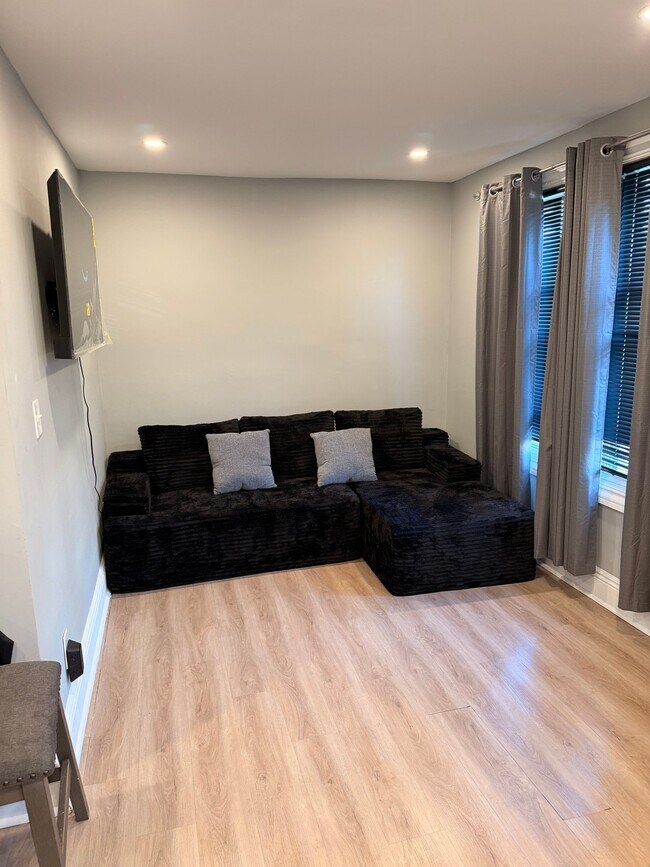 Building Photo - 125 Fabyan Pl