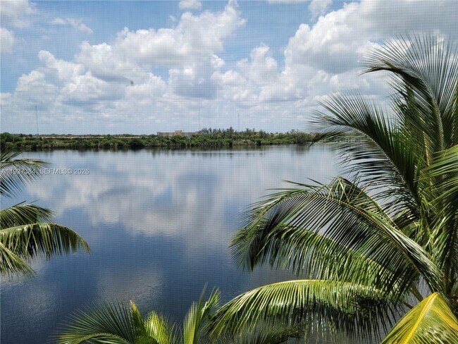 Building Photo - 1075 NE Miami Gardens Dr