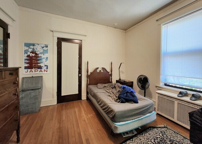 Building Photo - 5600 S Dorchester Ave