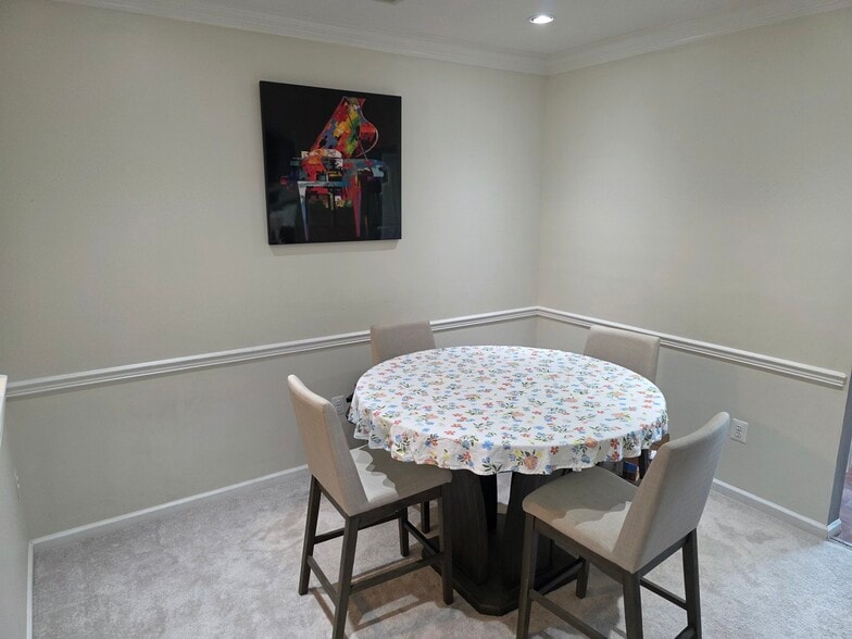 dining room - 43300 Marymount Ter