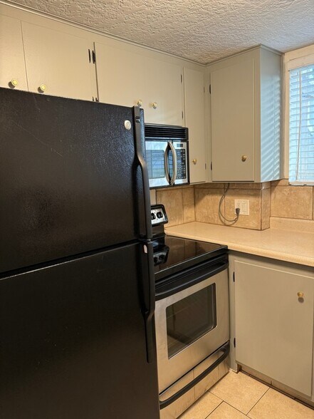 Building Photo - 1744 E Lahar Dr