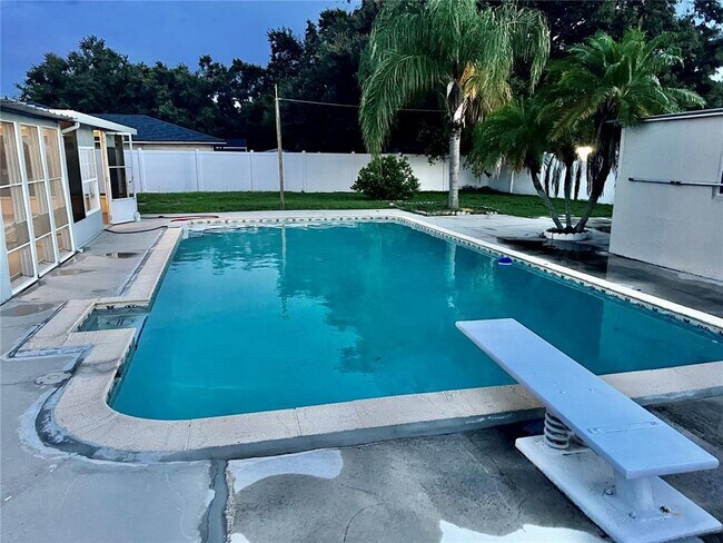Building Photo - 632 Paradise Island Way