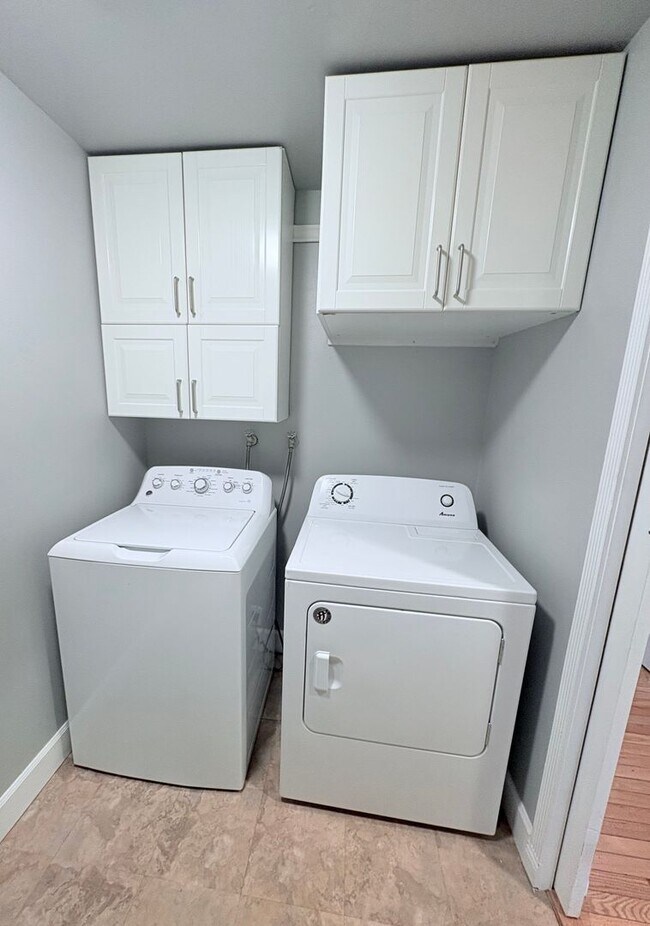 Building Photo - Charming 5-Bedroom Home in Prime Ballard Location!