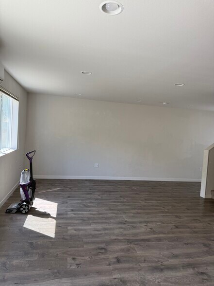 Building Photo - 148 Valley Creek Dr