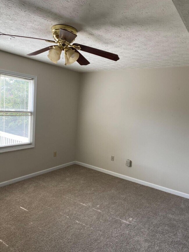 Building Photo - 3676 Cottage Cir