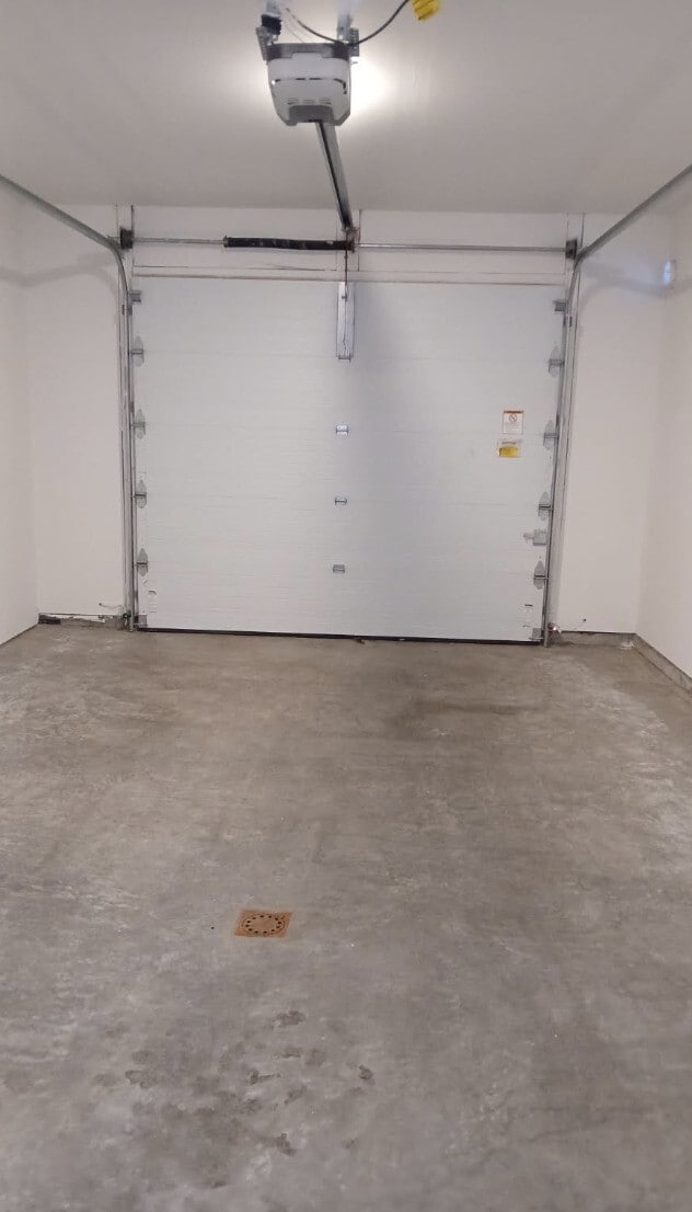 Building Photo - 16512 Centerpark Ct