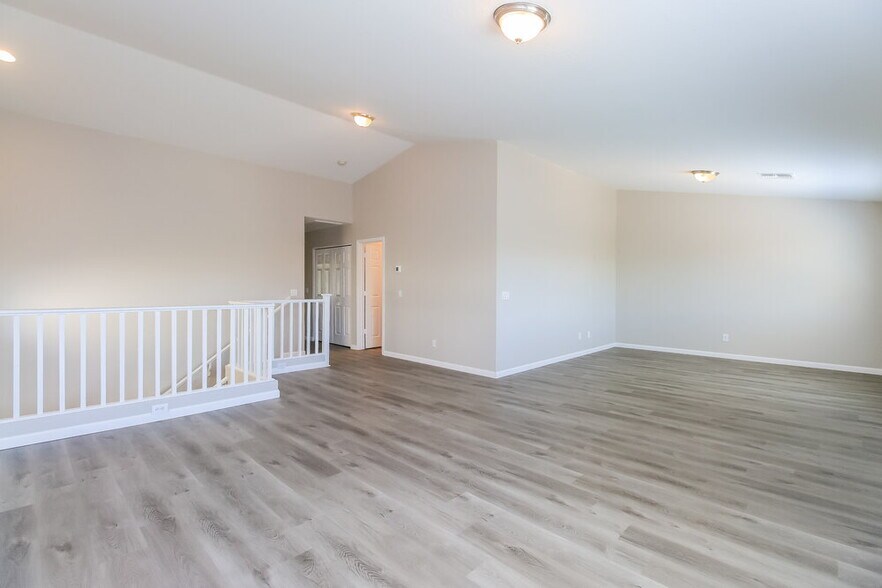 Building Photo - 3206 S Justin Dr