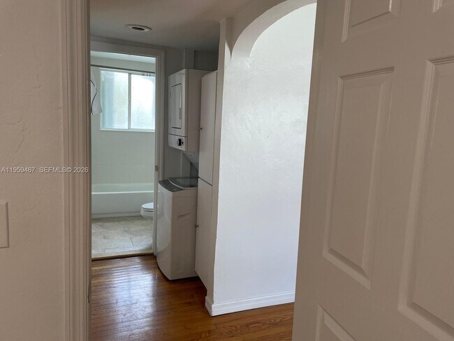 Building Photo - 530 SW 10th St