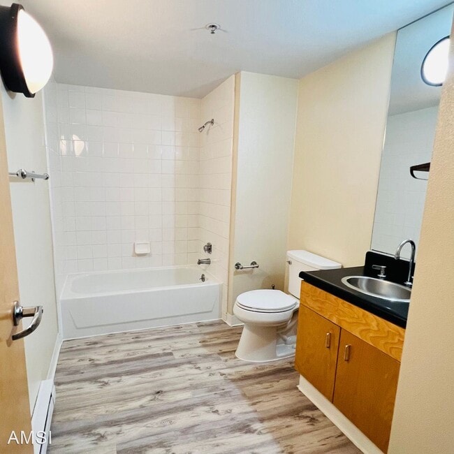 Building Photo - 2 br, 2 bath House - 400 Spear Street #220