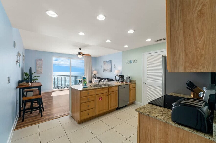 Building Photo - 17729 Front Beach Rd