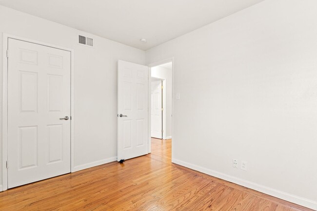 Building Photo - Charming Hayward Home with Modern Upgrades...