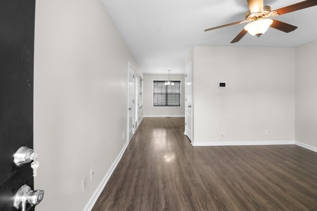 Building Photo - 420 Piney Dr