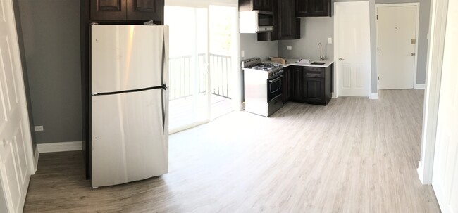 Building Photo - 9909 S Ridgeland Ave
