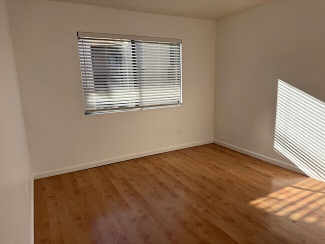 Building Photo - Beautiful Condo in Bonita