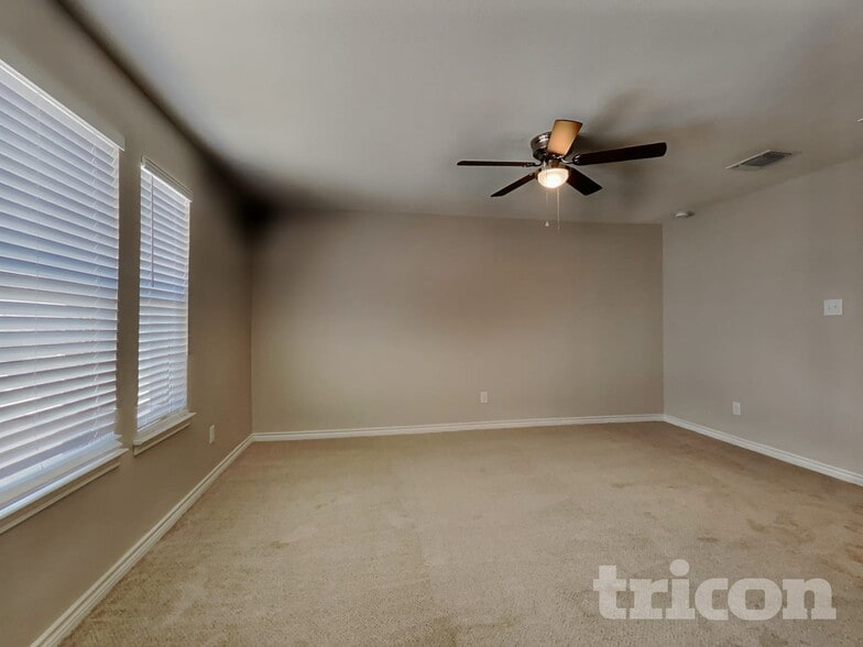 Building Photo - 2631 Green Leaf Way