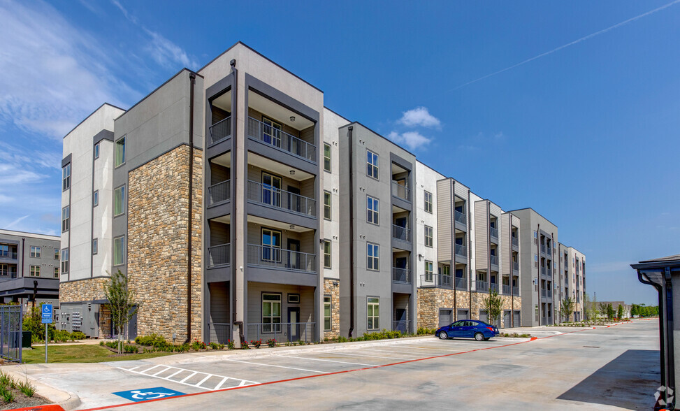 Building Photo - Larkspur at Shadow Creek