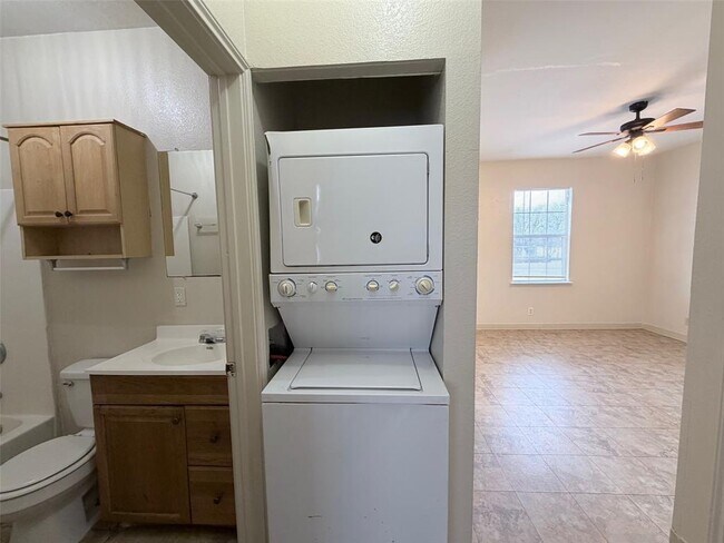 Building Photo - 251 Zimmerman Ave