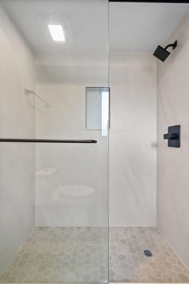 Building Photo - 2233 NW 22nd Ave